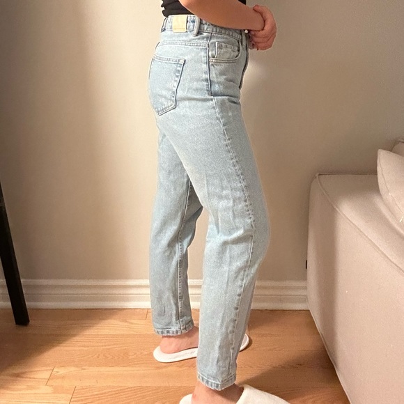 Zara light wash straight jeans size 6 - Picture 2 of 3